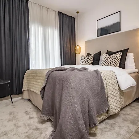 Pr - Stunning Flat Front Line Puerto Banus *